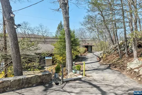 Exterior - 27 Middle Rd, Haskell, NJ 07420 photo 9 of 10