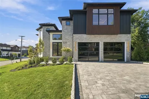 320 Bolz St, Englewood Cliffs, NJ 07632