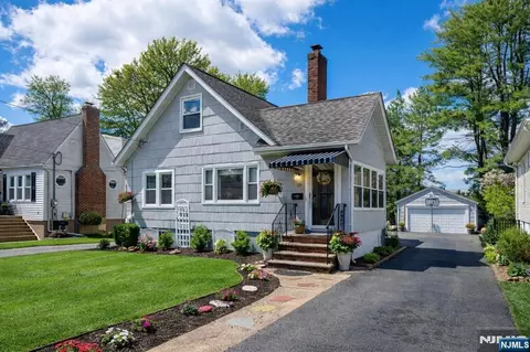 19 Bond Pl, West Caldwell, NJ 07006