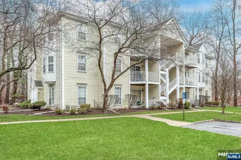 667 Juniper Way #667, Mahwah, NJ 07430