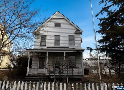 163 Hamilton Ave, Hasbrouck Heights, NJ 07604