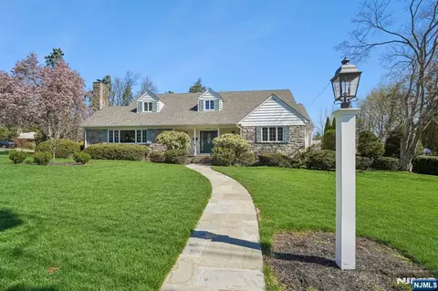 5 Witherspoon Rd, Clifton, NJ 07013