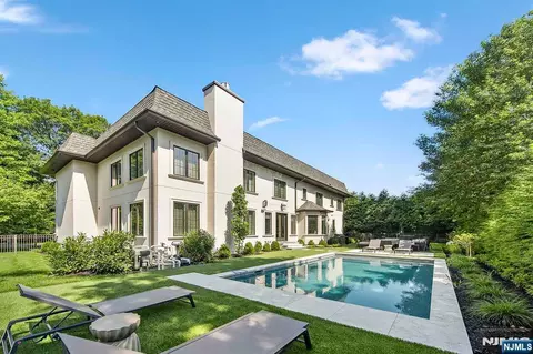 199 Whitman St, Haworth, NJ 07641