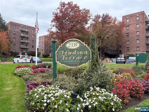2329 Hudson Ter #C3, Fort Lee, NJ 07024