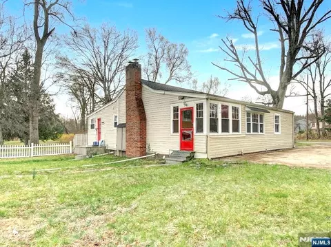 310 Boulevard Dr, Wayne, NJ 07470