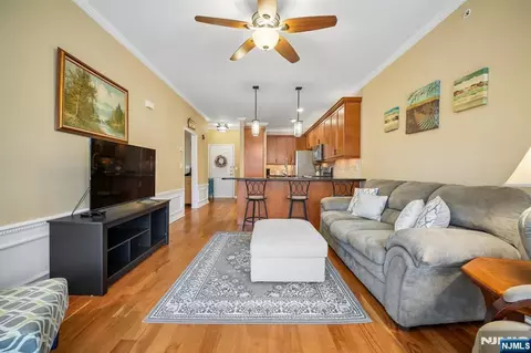 1403 Pointe Gate Dr, Livingston, NJ 07039