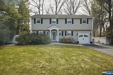 32 Highview Ave, Woodcliff Lake, NJ 07677