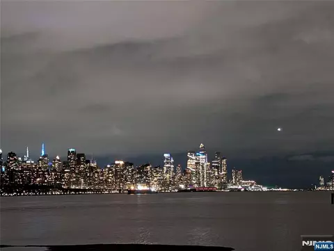 6407 City Pl #6407, Edgewater, NJ 07020