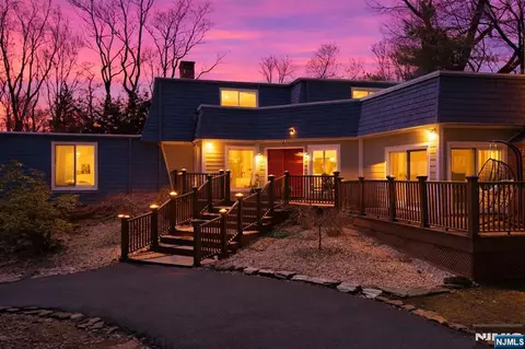 947 Franklin Lake Rd, Franklin Lakes, NJ 07417