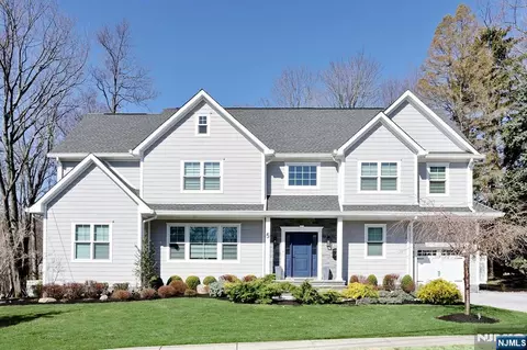 5 Colebrook Dr, Park Ridge, NJ 07656