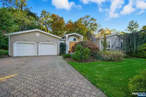 62 Venus Dr, Closter, NJ 07624