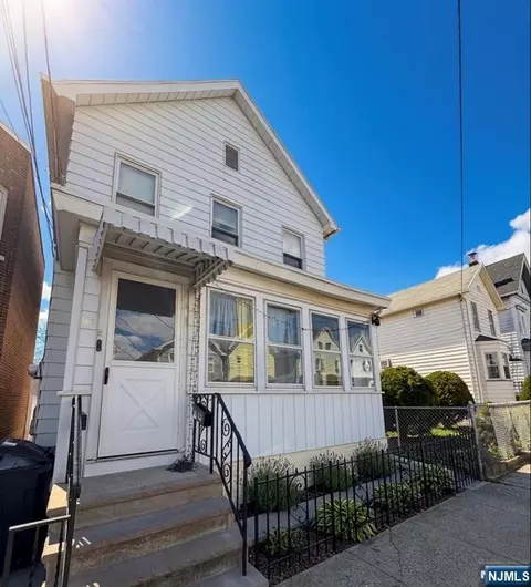 110 Tappan St, Kearny, NJ 07032