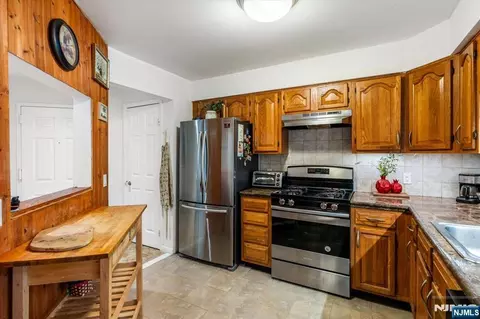 48 Quartz Ln, Paterson, NJ 07501