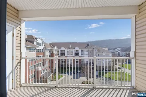 9402 Warrens Way #DEEDED GARAGE -, Wanaque, NJ 07465