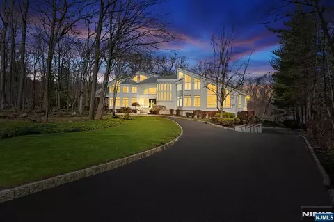 817 W Shore Dr, Kinnelon, NJ 07405
