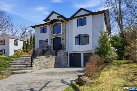 34 Dubois Ave, Alpine, NJ 07620