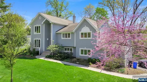 1 Collins Ave, Closter, NJ 07624