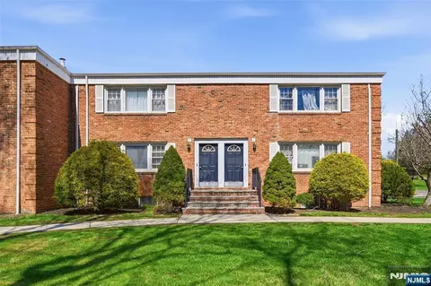 11 Morgan Ln #2A, Bridgewater, NJ 08807