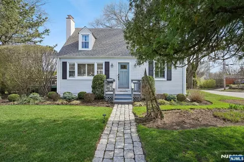 122 Johnson Ave, Mahwah, NJ 07430
