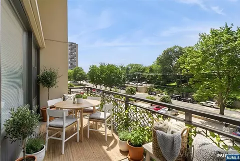 4 Horizon Rd # 416, Fort Lee, NJ 07024