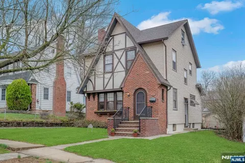 52 Morningside Rd, Verona, NJ 07044