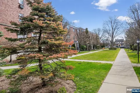 Exterior - 243 Johnson Ave #L4, Hackensack, NJ 07601 photo 2 of 3