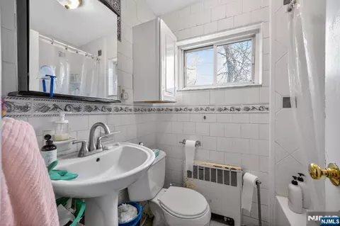 Bath - 243 Johnson Ave #L4, Hackensack, NJ 07601 photo 1 of 3