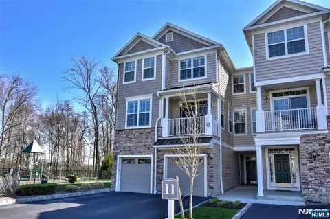 28 Autumn Way #72, Montvale, NJ 07645