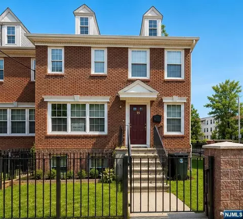 25 Holland St, Newark, NJ 07103
