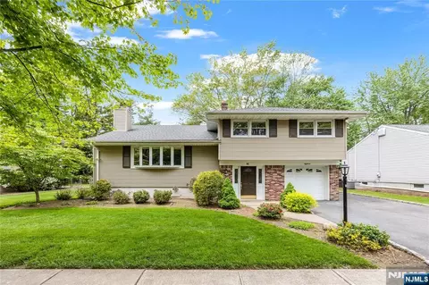 18 Dogwood Ct, Westwood, NJ 07675