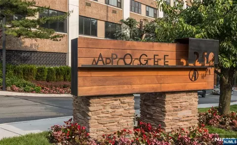 250 Gorge Rd #28I, Cliffside Park, NJ 07010