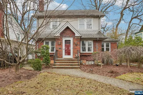 971 Garrison Ave, Teaneck, NJ 07666
