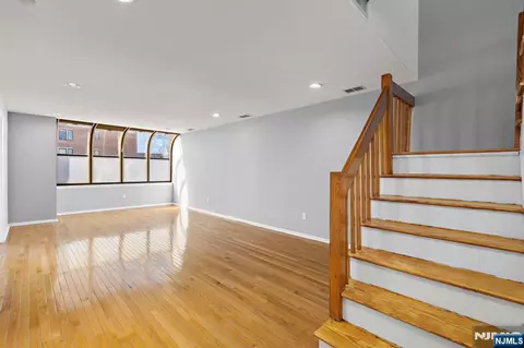 319 Gorge Rd #6, Cliffside Park, NJ 07010