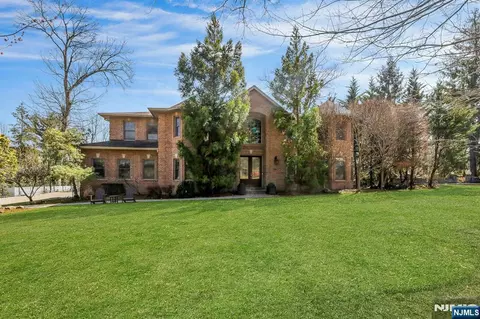 180 Chestnut St, Demarest, NJ 07627