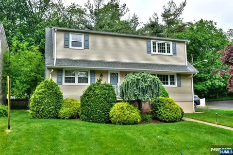 8 Royal Ave, Hawthorne, NJ 07506