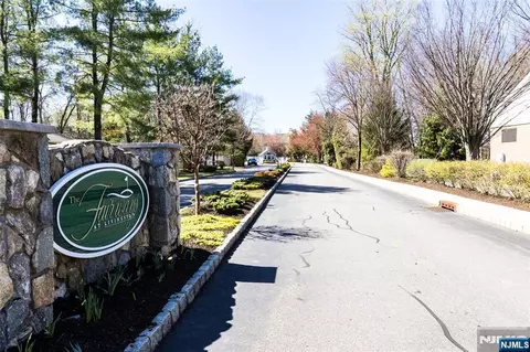 97 Winged Foot Dr #101, Livingston, NJ 07039