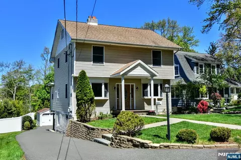 23 Airmount Ave, Ramsey, NJ 07446