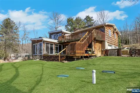 199 Lake Shore Dr, Hewitt, NJ 07421