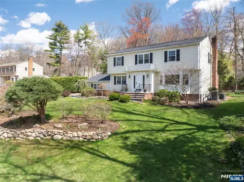 710 Tulip Pl, River Vale, NJ 07675