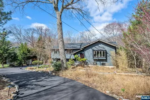 87 Buena Vista Dr, Ringwood, NJ 07456