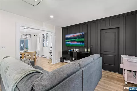 44 Richelieu Pl, Newark, NJ 07106