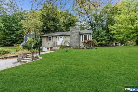 55 Orchard Dr, Vernon, NJ 07462