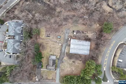 182 Airmont Ave, Mahwah, NJ 07430