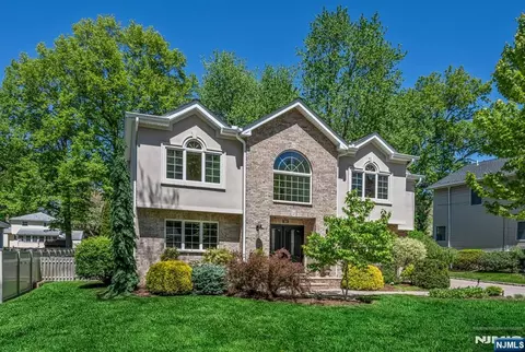 Exterior - 309 South Dr, Paramus, NJ 07652 photo 9 of 9