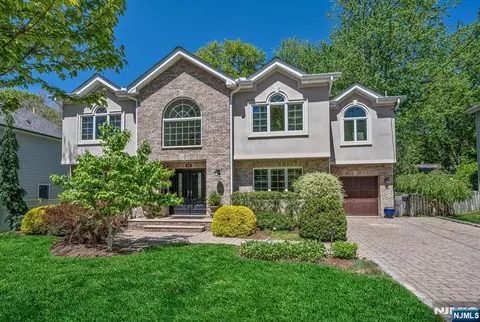 Exterior - 309 South Dr, Paramus, NJ 07652 photo 2 of 9