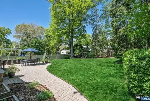 Exterior - 309 South Dr, Paramus, NJ 07652 photo 4 of 9