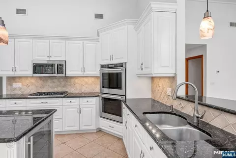 Kitchen - 309 South Dr, Paramus, NJ 07652 photo 4 of 6