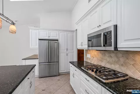 Kitchen - 309 South Dr, Paramus, NJ 07652 photo 5 of 6