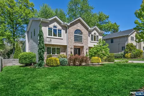 Exterior - 309 South Dr, Paramus, NJ 07652 photo 8 of 9