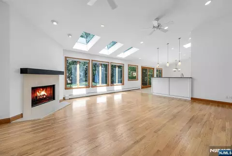 Living - 309 South Dr, Paramus, NJ 07652 photo 7 of 9